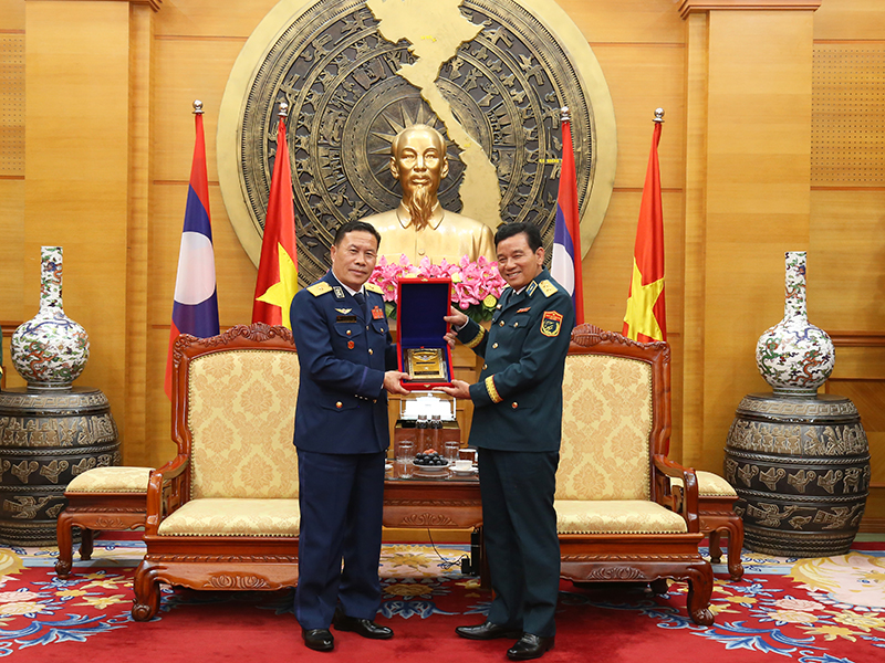 Chính uỷ Không quân nước Cộng hòa Dân chủ Nhân dân Lào thăm và làm việc tại Quân chủng Phòng không - Không quân