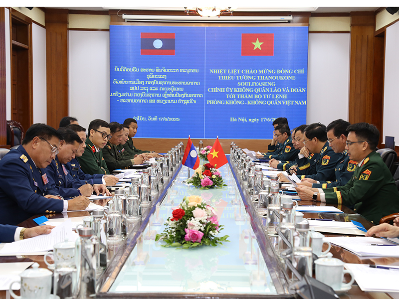 Chính uỷ Không quân nước Cộng hòa Dân chủ Nhân dân Lào thăm và làm việc tại Quân chủng Phòng không - Không quân