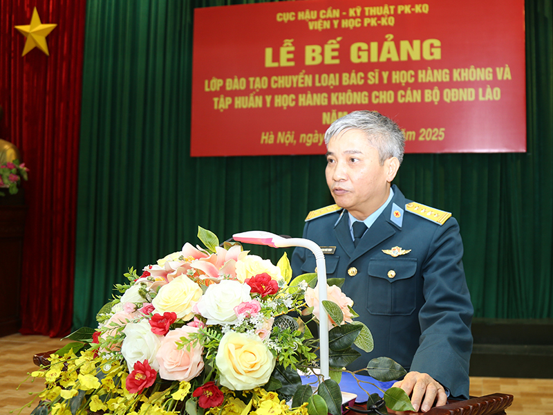 Cục Hậu cần - Kỹ thuật Quân chủng PK-KQ Bế giảng lớp đào tạo chuyển loại Bác sĩ Y học Hàng không và tập huấn Y học Hàng không cho cán bộ Quân đội Nhân dân Lào năm 2025