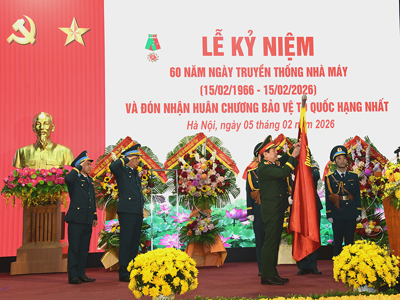 Nh&agrave; m&aacute;y A34 kỉ niệm 60 năm Ng&agrave;y truyền thống v&agrave; đ&oacute;n nhận Hu&acirc;n chương Bảo vệ Tổ quốc hạng Nhất