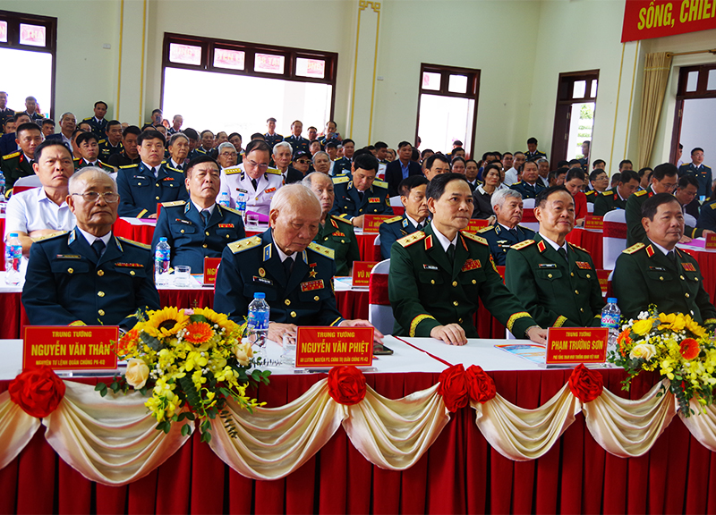 Trung đoàn 238 kỷ niệm 60 năm Ngày truyền thống và đón nhận Huân chương Bảo vệ Tổ quốc hạng Nhì