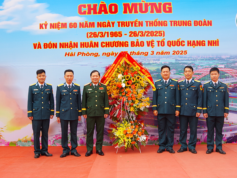 Trung đoàn 238 kỷ niệm 60 năm Ngày truyền thống và đón nhận Huân chương Bảo vệ Tổ quốc hạng Nhì