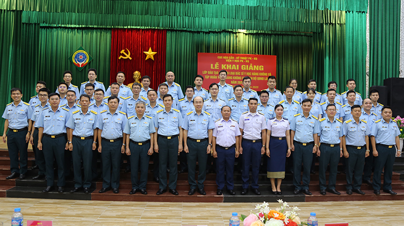 Cục Hậu cần - Kỹ thuật Quân chủng PK-KQ khai giảng lớp đào tạo chuyển loại Bác sĩ Y học Hàng không và tập huấn Y học Hàng không cho cán bộ Quân đội Nhân dân Lào năm 2025