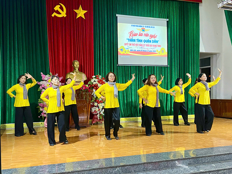 Ấm tình quân dân giữa mưa rét Sơn Hòa