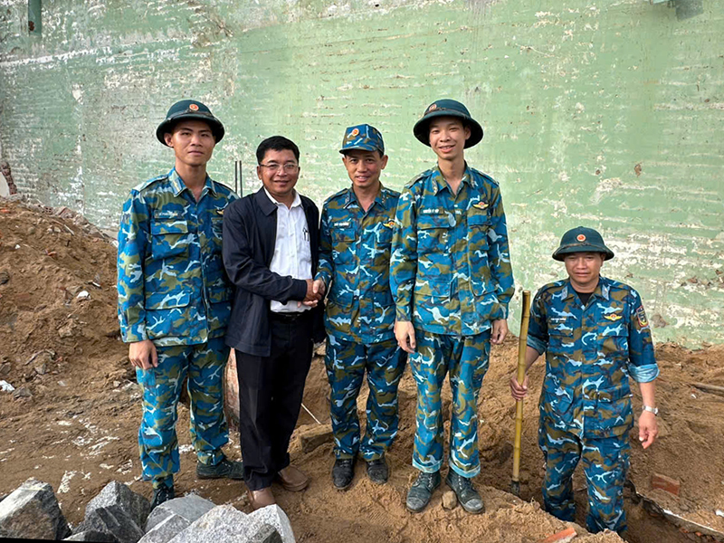 Ấm tình quân dân giữa mưa rét Sơn Hòa