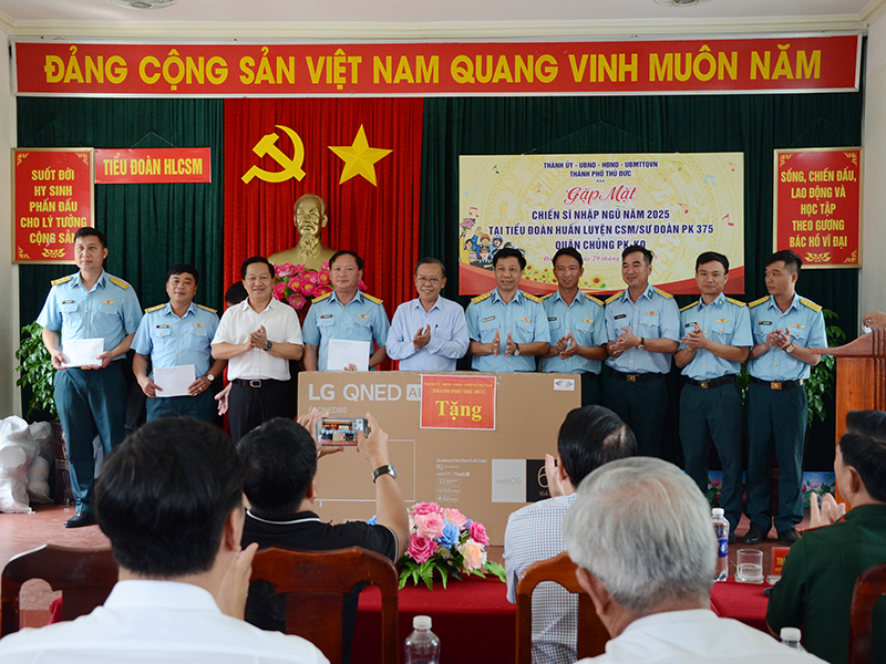 Đoàn công tác thành phố Thủ Đức thăm Tiểu đoàn Huấn luyện chiến sĩ mới, Sư đoàn 375