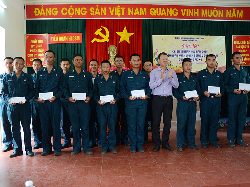 Đoàn công tác thành phố Thủ Đức thăm Tiểu đoàn Huấn luyện chiến sĩ mới, Sư đoàn 375