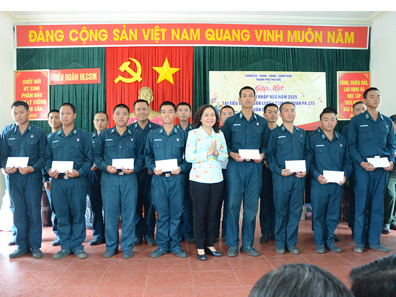 Đoàn công tác thành phố Thủ Đức thăm Tiểu đoàn Huấn luyện chiến sĩ mới, Sư đoàn 375