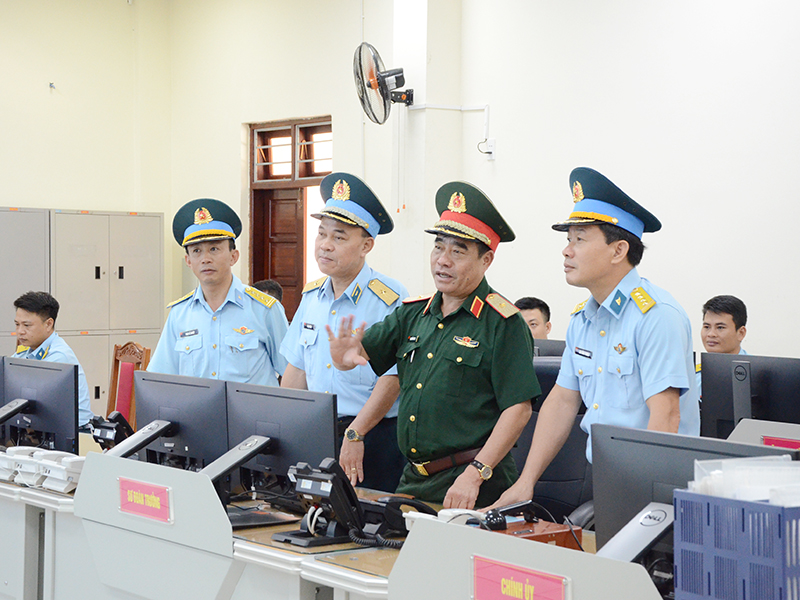 Bộ Quốc phòng kiểm tra công tác sẵn sàng chiến đấu tại Sư đoàn 375