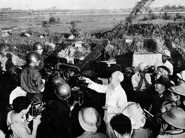 BỘ ĐỘI PHÒNG KHÔNG-KHÔNG QUÂN VỚI SỰ NGHIỆP BẢO VỆ BẦU TRỜI TỔ QUỐC