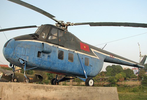 Chiếc máy bay Mi-4 và lực lượng Không quân trực thăng trong những ngày đầu