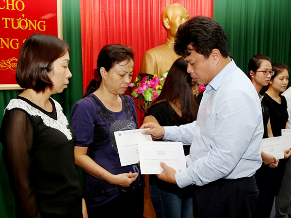 Trung ương Đoàn TNCS Hồ Chí Minh thăm hỏi, động viên thân nhân gia đình các đồng chí phi công, thành viên tổ bay Lữ đoàn 918 hy sinh trong khi làm nhiệm vụ