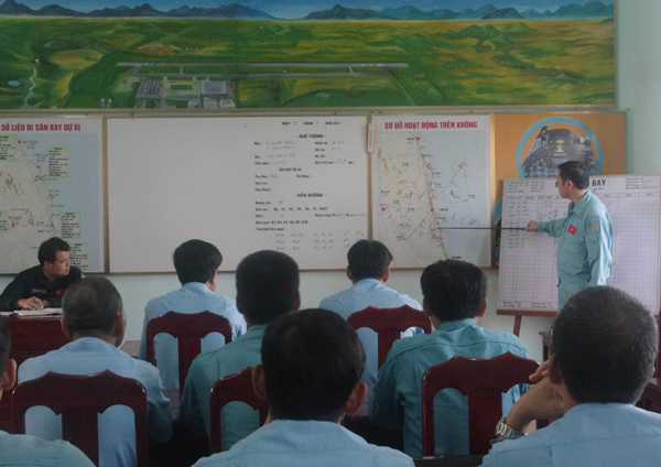 Các đơn vị Không quân tổ chức ban bay cán bộ