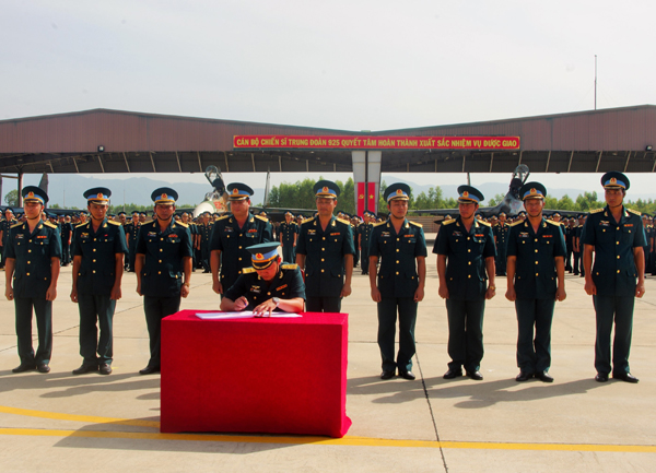 Trung đoàn 925 tổ chức phát động thi đua chào mừng kỷ niệm 70 năm ngày Toàn quốc kháng chiến