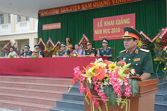 Tiếp tục đổi mới, nâng cao chất lượng đào tạo phi công và các chuyên ngành không quân