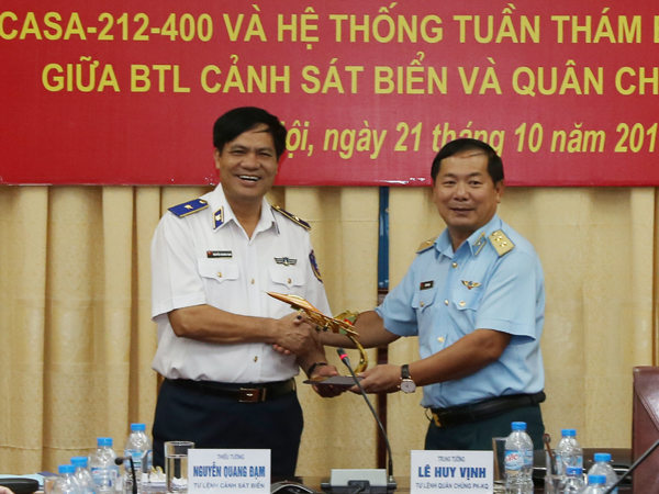 Sơ kết công tác phối hợp giữa Quân chủng PK-KQ với Cảnh sát biển Việt Nam