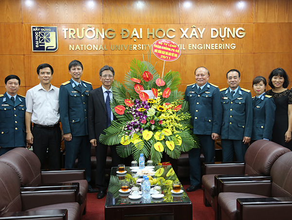 Quân chủng PK-KQ chúc mừng Trường Đại học Xây dựng và Trường Đại học Bách khoa Hà Nội nhân ngày Nhà giáo Việt Nam
