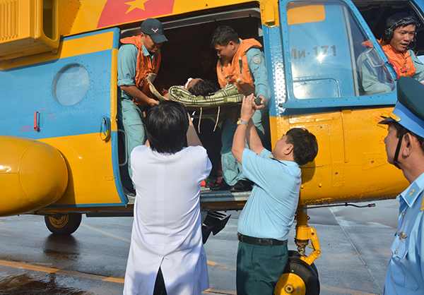 Trung đoàn 917 (Sư đoàn 370) chuyển kịp thời bệnh nhân từ đảo Song Tử Tây về đất liền