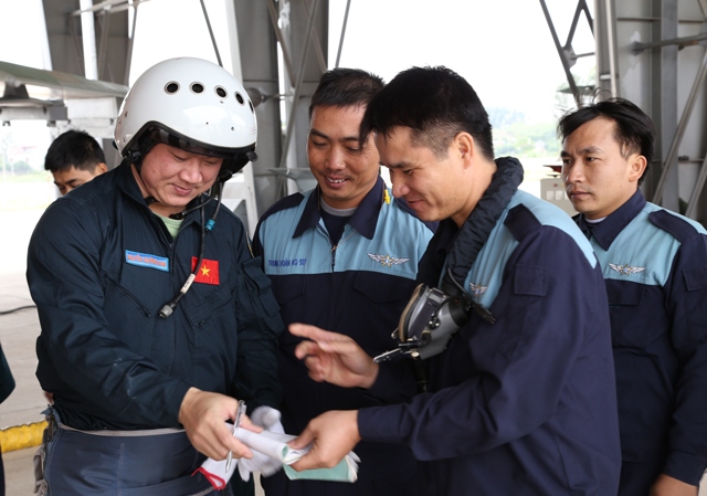 Trung đoàn 927 (Sư đoàn 371) tổ chức thành công ban bay cán bộ trên máy bay Su-30MK2