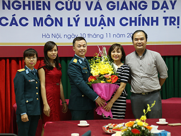 Quân chủng PK-KQ chúc mừng Trường Đại học Xây dựng và Trường Đại học Bách khoa Hà Nội nhân ngày Nhà giáo Việt Nam
