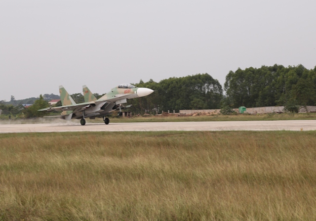 Trung đoàn 927 (Sư đoàn 371) tổ chức thành công ban bay cán bộ trên máy bay Su-30MK2