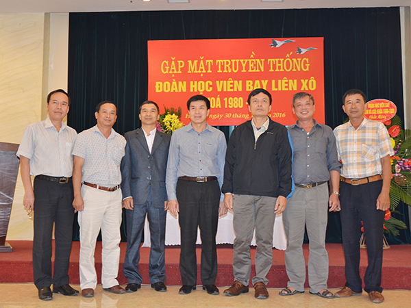 Vẫn nặng tình đồng đội, nghĩa thầy trò