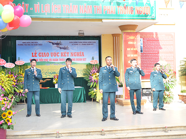 Giao ước kết nghĩa giữa Trung đoàn 927 và Trường Tiểu học Vũ Xuân Thiều