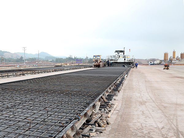 Thủ tướng Nguyễn Xuân Phúc kiểm tra Dự án Cảng Hàng không Vân Đồn (Quảng Ninh)