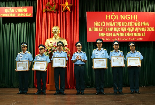 Quân chủng PK-KQ tổ chức Hội nghị tổng kết 10 năm thực hiện Luật Quốc phòng và 10 năm thực hiện nhiệm vụ phòng chống 