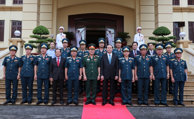 Chủ tịch nước Trần Đại Quang thăm và làm việc tại Quân chủng PK-KQ