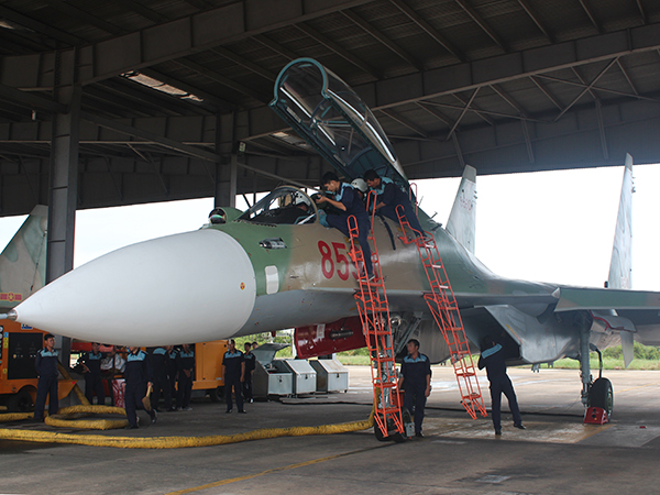 Sư đoàn 371 và Lữ đoàn 918 tổ chức thành công ban bay cán bộ trên máy bay Su-30MK2 và máy bay Casa-212