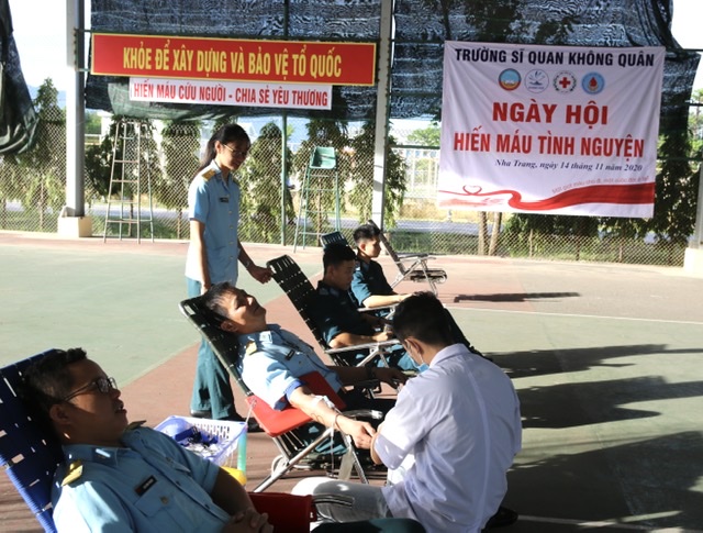 Tuổi trẻ Trường Sĩ quan Không quân tích cực tham gia hiến máu tình nguyện năm 2020