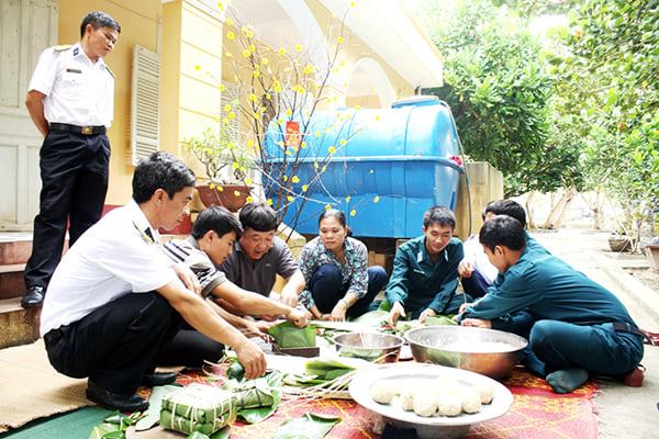 Không khí Tết với lính canh trời Việt Nam