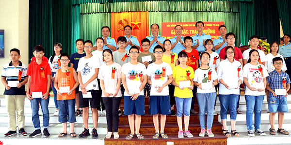 Hội đồng quân nhân cơ quan Cục Kỹ thuật gặp mặt, trao thưởng cho các cháu đạt thành tích xuất sắc năm học 2017- 2018