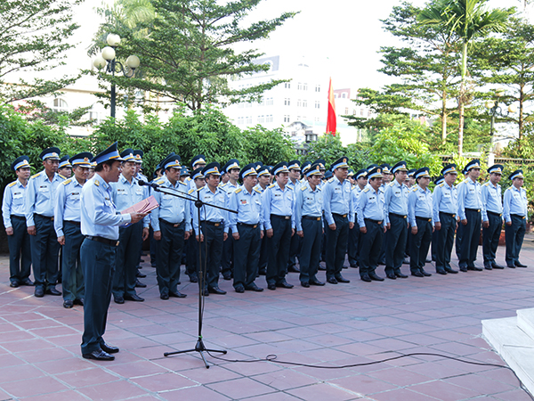 Quân chủng Phòng không-Không quân dâng hương tưởng niệm các anh hùng, liệt sĩ nhân kỷ niệm 55 năm Ngày truyền thống