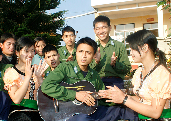 Bài 2: Phát huy năng khiếu văn nghệ