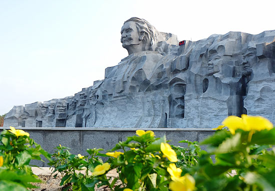 Vì đất nước, hi sinh cả cuộc đời...