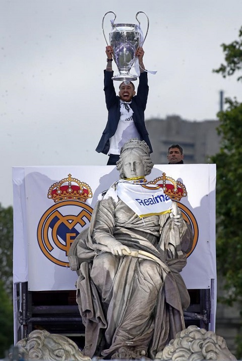 Real nhuộm trắng Quảng trường Cibeles với chức vô địch Champions League ở Madrid