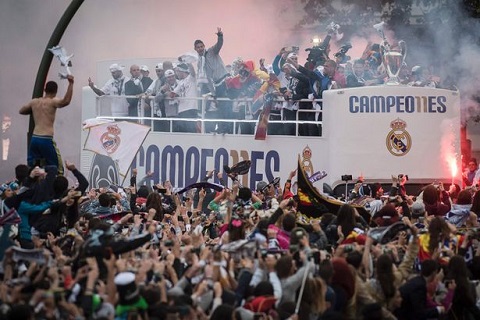 Real nhuộm trắng Quảng trường Cibeles với chức vô địch Champions League ở Madrid