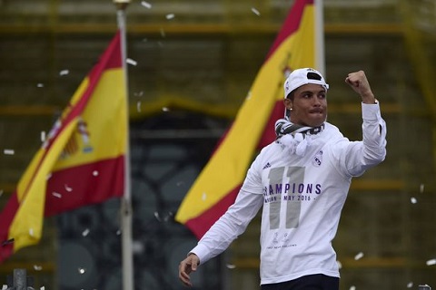 Real nhuộm trắng Quảng trường Cibeles với chức vô địch Champions League ở Madrid