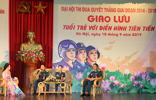 Giao lưu “Tuổi trẻ với điển hình tiên tiến”