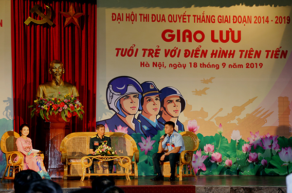 Giao lưu “Tuổi trẻ với điển hình tiên tiến”
