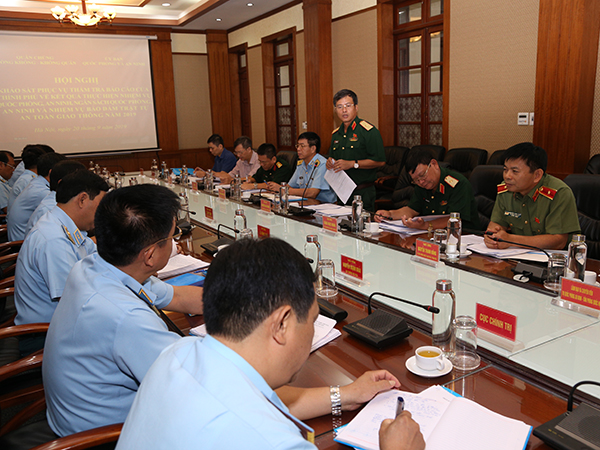 Đoàn khảo sát của Ủy ban Quốc phòng và An ninh của Quốc hội  làm việc tại Quân chủng