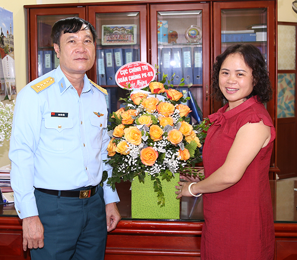 Bộ Tư lệnh Quân chủng và Cục Chính trị chúc mừng các Học viện, Nhà trường nhân Ngày Nhà giáo Việt Nam 20-11