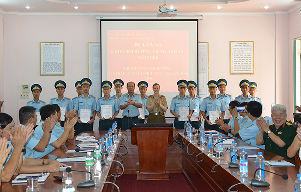 Trường SQKQ  tổ chức bế giảng khóa học tiếng Anh do Bộ Quốc phòng Austraylia tài trợ