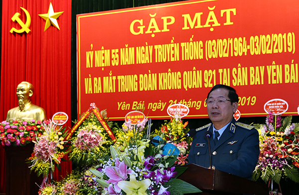 Trung đoàn 921 tổ chức gặp mặt kỷ niệm 55 năm Ngày truyền thống và ra mắt Trung đoàn 921 tai Sân bay Yên Bái