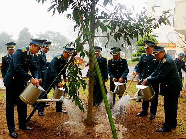 Học viện PK-KQ hưởng ứng Tết trồng cây “Đời đời nhớ ơn Bác Hồ”