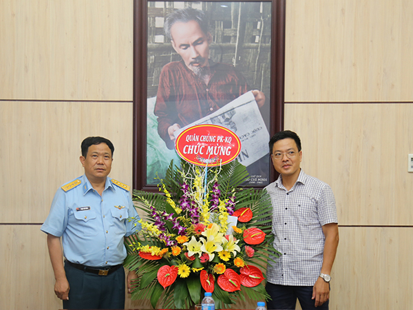 Đảng ủy, Bộ Tư lệnh Quân chủng PK-KQ chúc mừng các cơ quan thông tấn, báo chí nhân Ngày Báo chí cách mạng Việt Nam 21-6