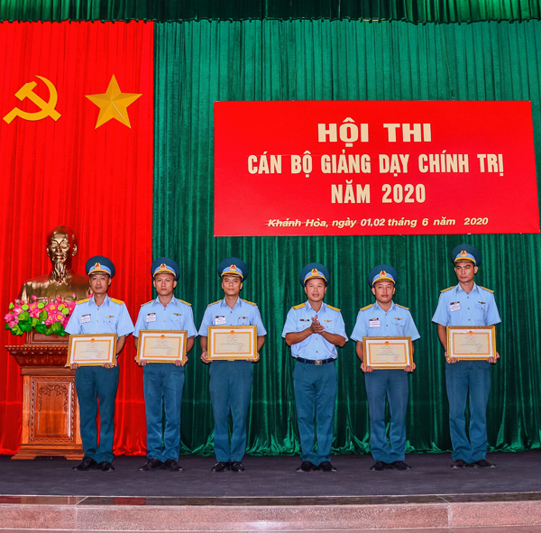 Sư đoàn 377 tổ chức hội thi cán bộ giảng dạy chính trị giỏi năm 2020