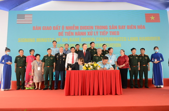 Bước tiến triển mới trong nỗ lực khắc phục hậu quả bom mìn, chất độc hóa học sau chiến tranh ở Việt Nam